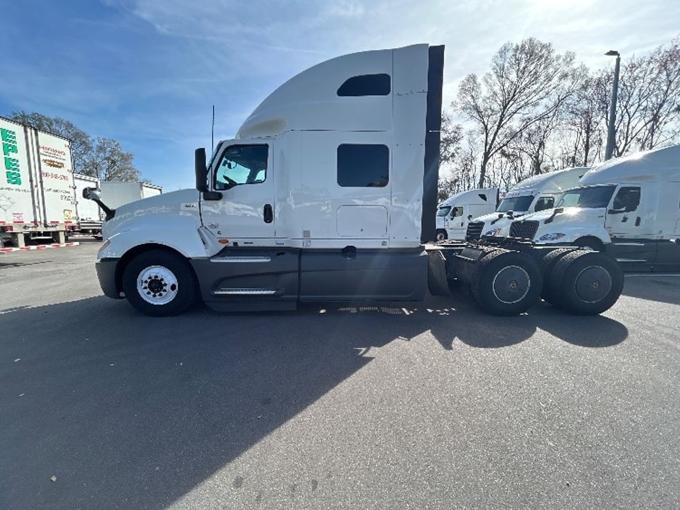Sleeper Tractor-Heavy Duty Tractors-International-2023-LT625-Jacksonville-FL-750,330\n\t\tmiles-$ 34,000 - Image 4