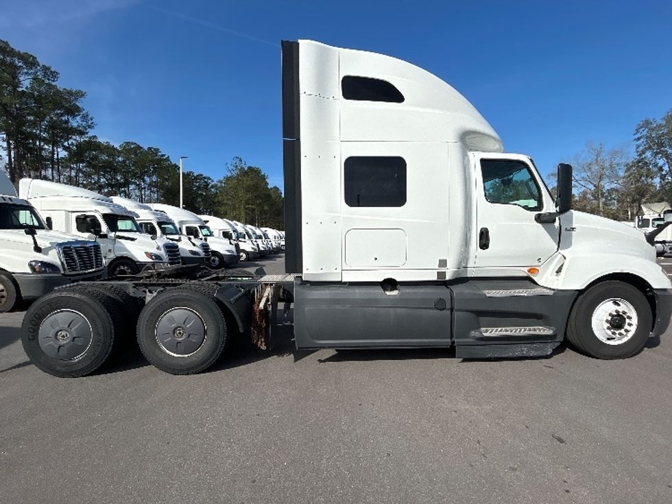 Sleeper Tractor-Heavy Duty Tractors-International-2023-LT625-Jacksonville-FL-750,330\n\t\tmiles-$ 34,000 - Image 8