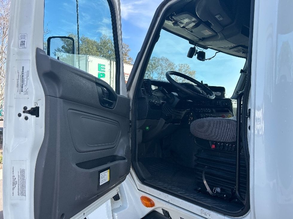 Sleeper Tractor-Heavy Duty Tractors-International-2023-LT625-Jacksonville-FL-750,330\n\t\tmiles-$ 34,000 - Image 9