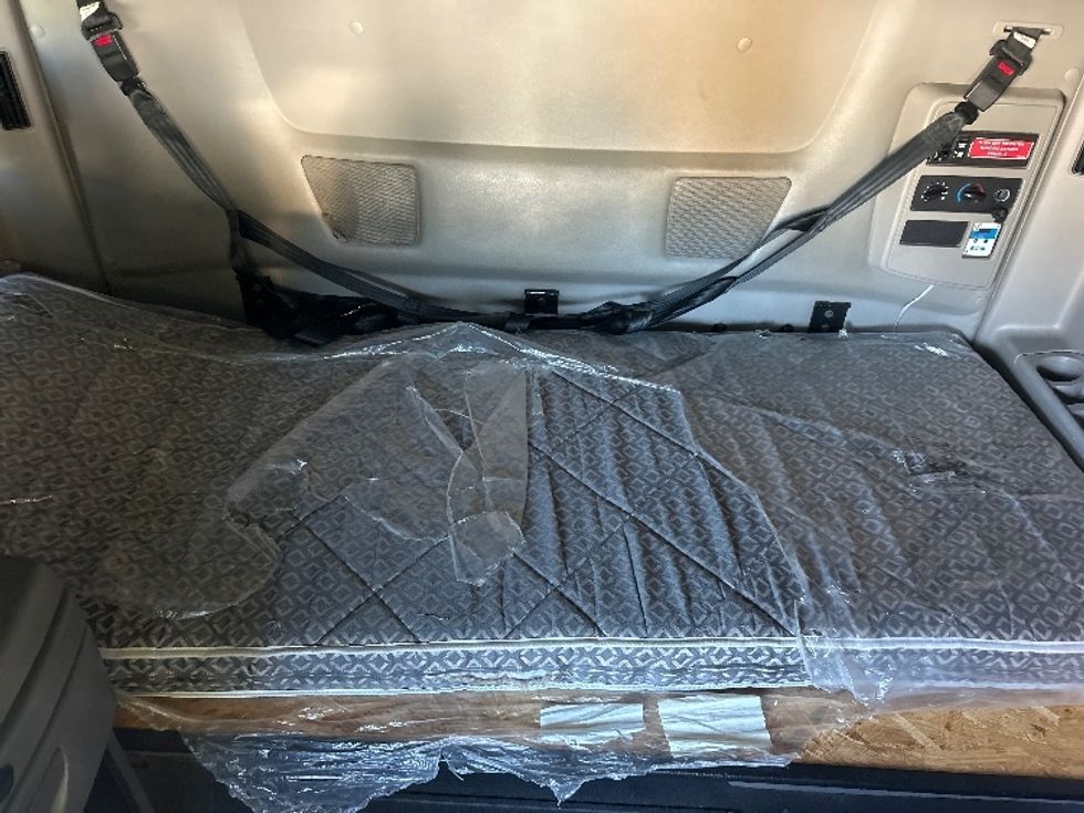 Sleeper Tractor-Heavy Duty Tractors-International-2023-LT625-Jacksonville-FL-760,120\n\t\tmiles-$ 34,000 - Image 17