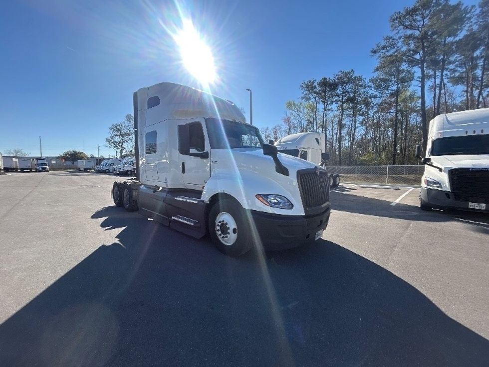 Sleeper Tractor-Heavy Duty Tractors-International-2023-LT625-Jacksonville-FL-760,120\n\t\tmiles-$ 34,000 - Image 3
