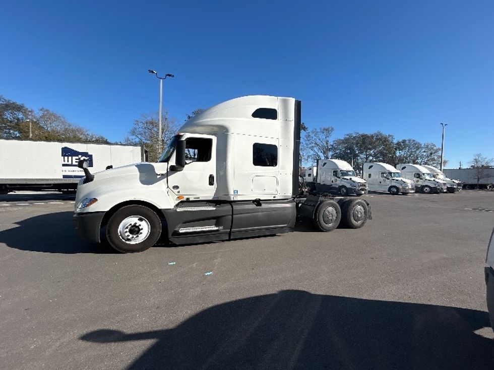 Sleeper Tractor-Heavy Duty Tractors-International-2023-LT625-Jacksonville-FL-760,120\n\t\tmiles-$ 34,000 - Image 4