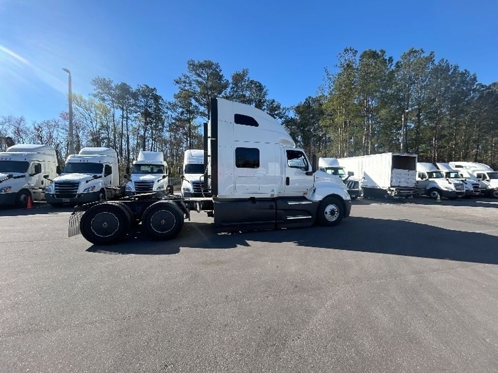 Sleeper Tractor-Heavy Duty Tractors-International-2023-LT625-Jacksonville-FL-760,120\n\t\tmiles-$ 34,000 - Image 8