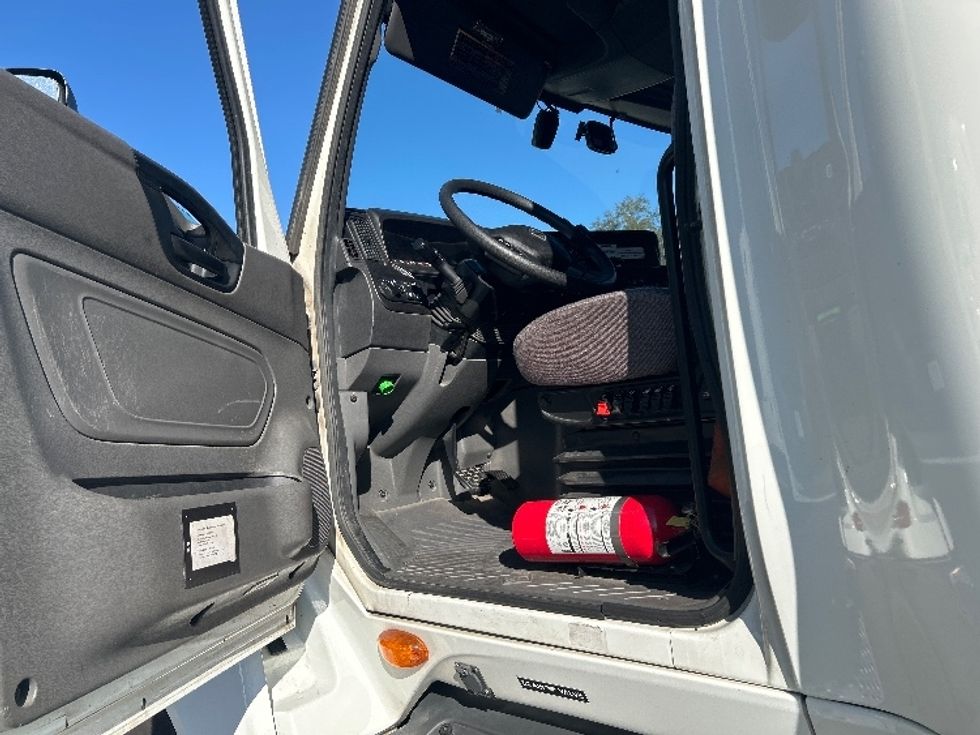 Sleeper Tractor-Heavy Duty Tractors-International-2023-LT625-Jacksonville-FL-760,120\n\t\tmiles-$ 34,000 - Image 9