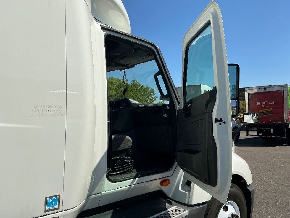 Sleeper Tractor-Heavy Duty Tractors-International-2023-LT625-Jacksonville-FL-764,390\n\t\tmiles-$ 34,000 - Image 13