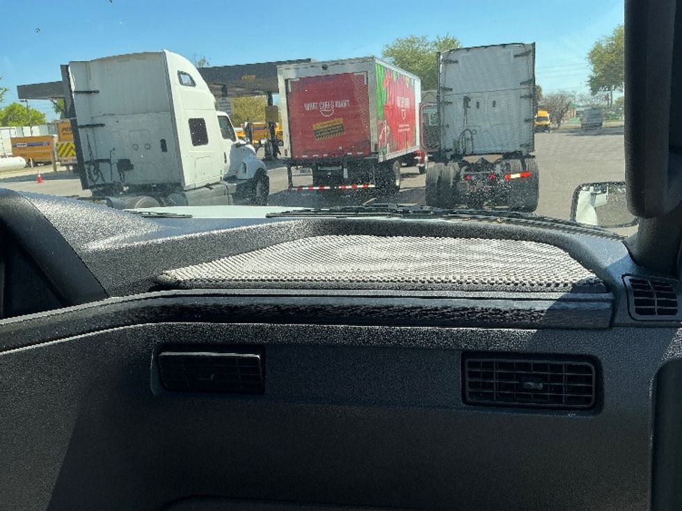 Sleeper Tractor-Heavy Duty Tractors-International-2023-LT625-Jacksonville-FL-764,390\n\t\tmiles-$ 34,000 - Image 14