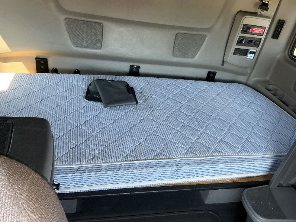 Sleeper Tractor-Heavy Duty Tractors-International-2023-LT625-Jacksonville-FL-764,390\n\t\tmiles-$ 34,000 - Image 17