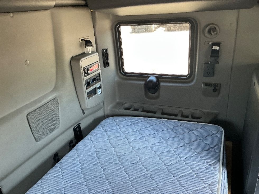 Sleeper Tractor-Heavy Duty Tractors-International-2023-LT625-Jacksonville-FL-764,390\n\t\tmiles-$ 34,000 - Image 18