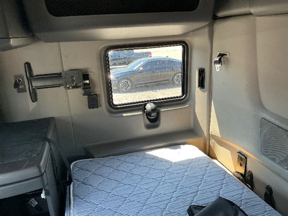 Sleeper Tractor-Heavy Duty Tractors-International-2023-LT625-Jacksonville-FL-764,390\n\t\tmiles-$ 34,000 - Image 19