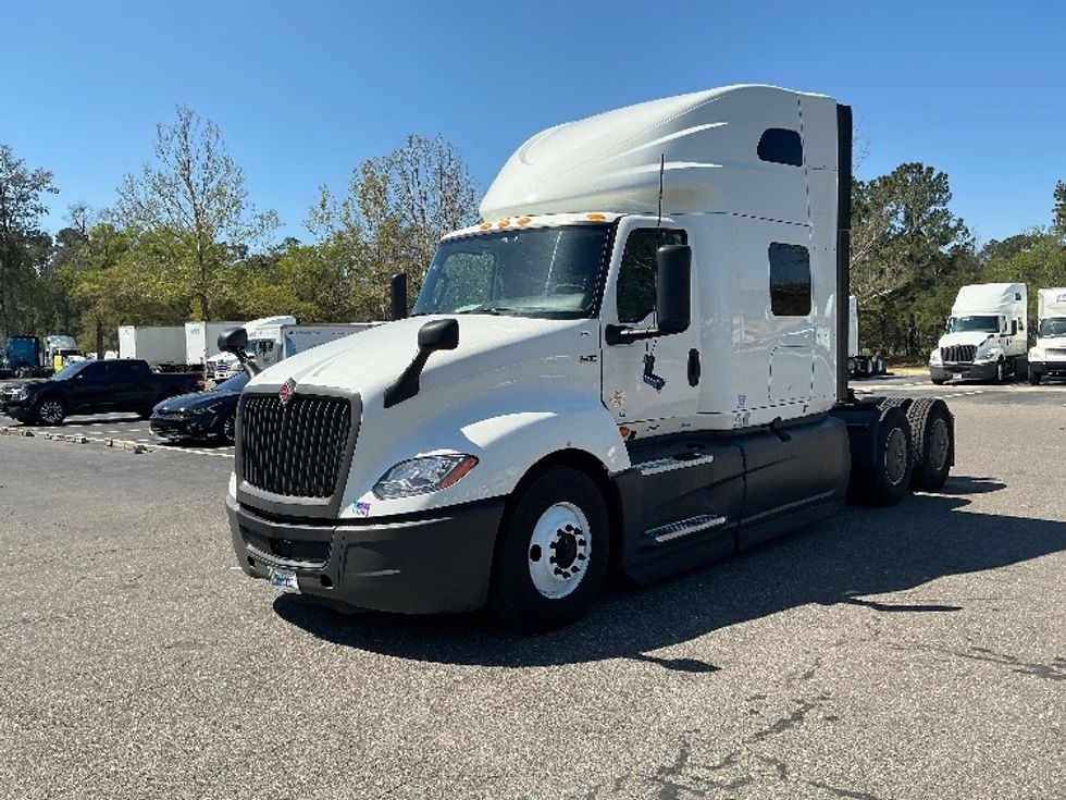 Sleeper Tractor-Heavy Duty Tractors-International-2023-LT625-Jacksonville-FL-764,390\n\t\tmiles-$ 34,000 - Image 3