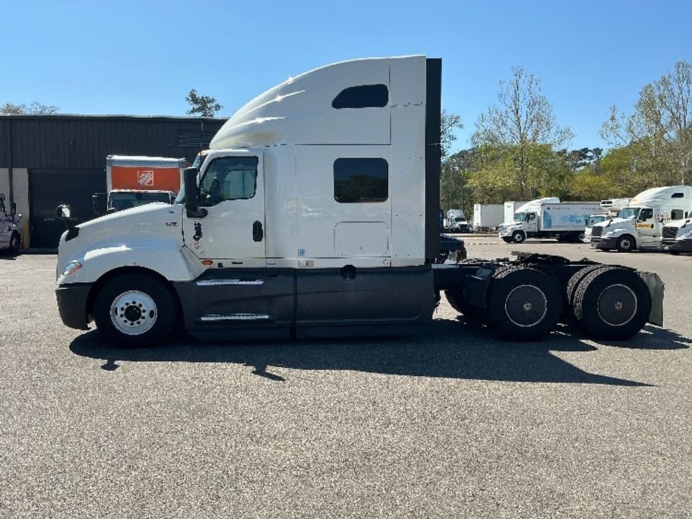 Sleeper Tractor-Heavy Duty Tractors-International-2023-LT625-Jacksonville-FL-764,390\n\t\tmiles-$ 34,000 - Image 4