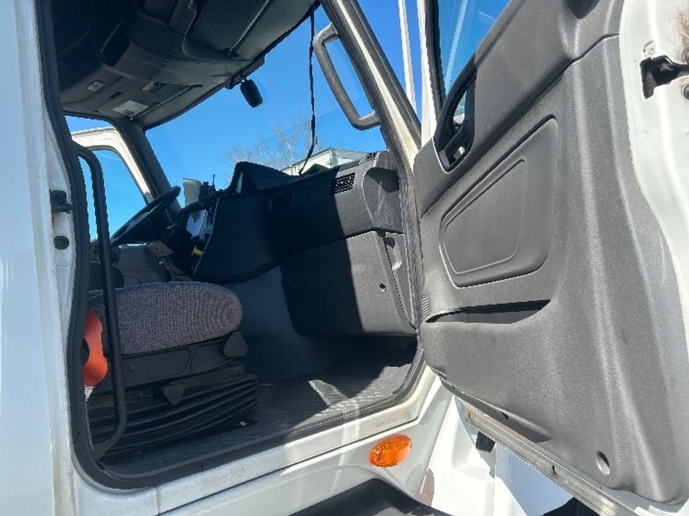 Sleeper Tractor-Heavy Duty Tractors-International-2023-LT625-Jacksonville-FL-875,044\n\t\tmiles-$ 34,000 - Image 13