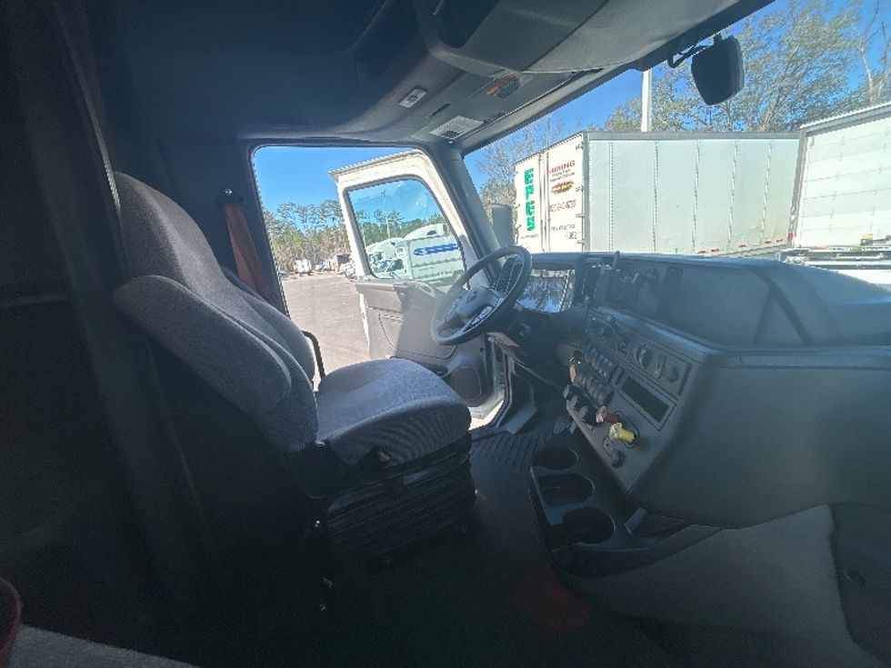 Sleeper Tractor-Heavy Duty Tractors-International-2023-LT625-Jacksonville-FL-875,044\n\t\tmiles-$ 34,000 - Image 15