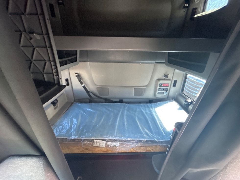 Sleeper Tractor-Heavy Duty Tractors-International-2023-LT625-Jacksonville-FL-875,044\n\t\tmiles-$ 34,000 - Image 16