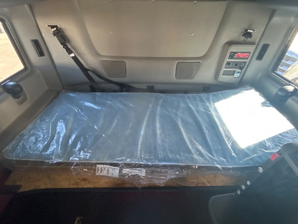 Sleeper Tractor-Heavy Duty Tractors-International-2023-LT625-Jacksonville-FL-875,044\n\t\tmiles-$ 34,000 - Image 17