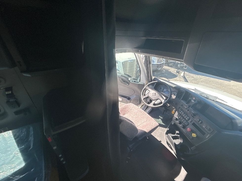 Sleeper Tractor-Heavy Duty Tractors-International-2023-LT625-Jacksonville-FL-875,044\n\t\tmiles-$ 34,000 - Image 18