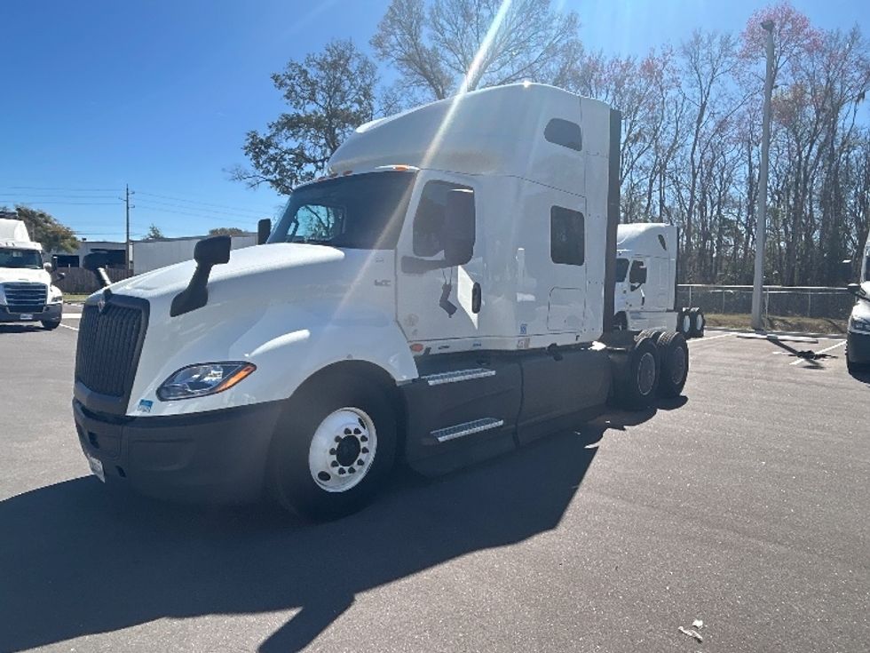 Sleeper Tractor-Heavy Duty Tractors-International-2023-LT625-Jacksonville-FL-875,044\n\t\tmiles-$ 34,000 - Image 3