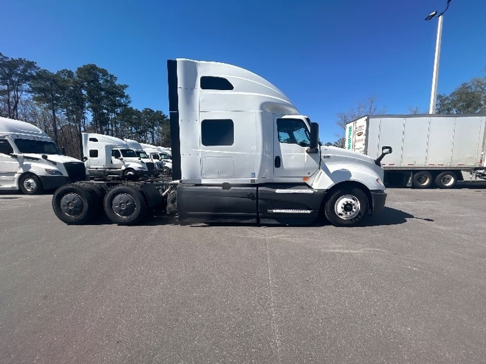 Sleeper Tractor-Heavy Duty Tractors-International-2023-LT625-Jacksonville-FL-875,044\n\t\tmiles-$ 34,000 - Image 8