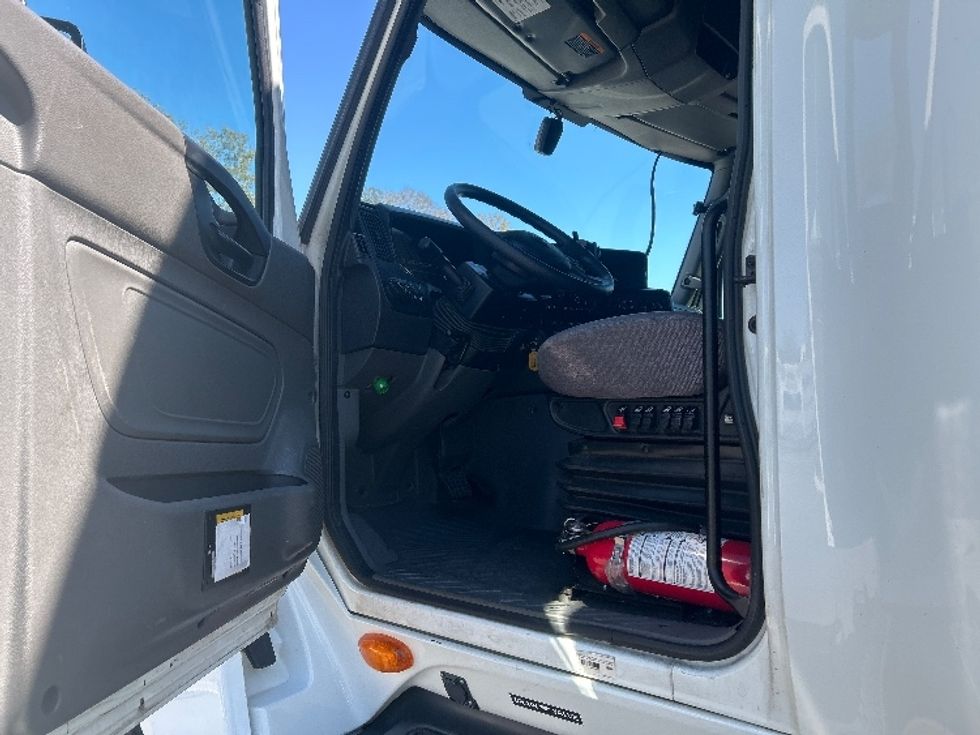 Sleeper Tractor-Heavy Duty Tractors-International-2023-LT625-Jacksonville-FL-875,044\n\t\tmiles-$ 34,000 - Image 9