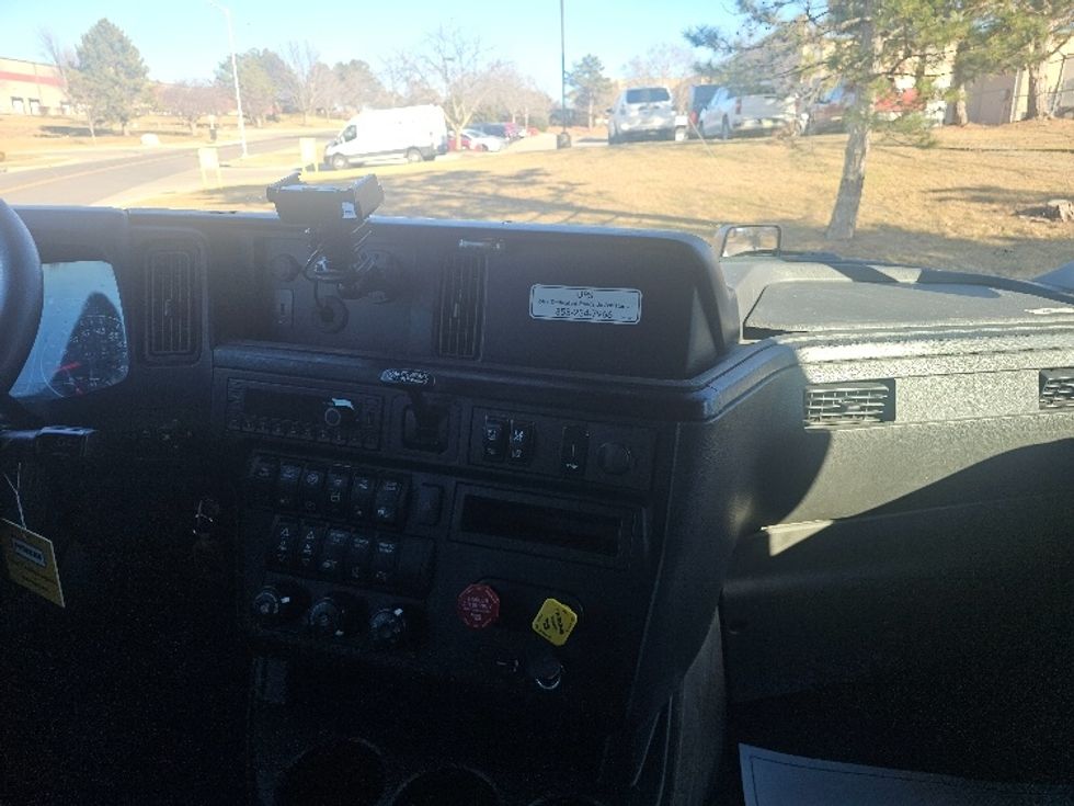 Sleeper Tractor-Heavy Duty Tractors-International-2023-LT625-Kansas City-MO-586,674\n\t\tmiles-$ 51,500 - Image 11