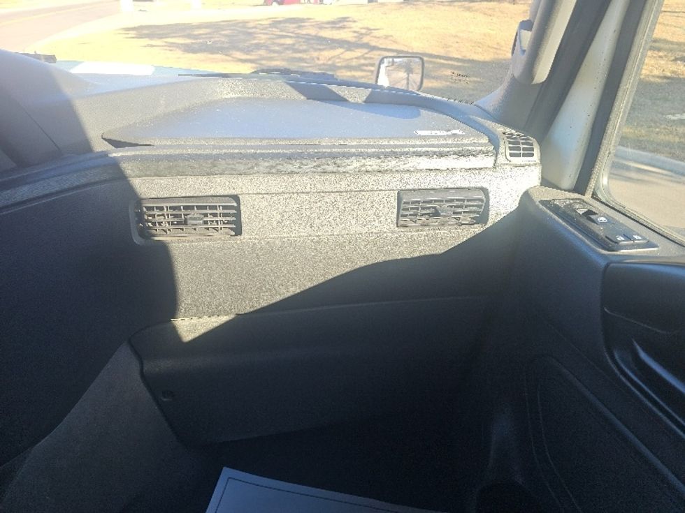 Sleeper Tractor-Heavy Duty Tractors-International-2023-LT625-Kansas City-MO-586,674\n\t\tmiles-$ 51,500 - Image 13