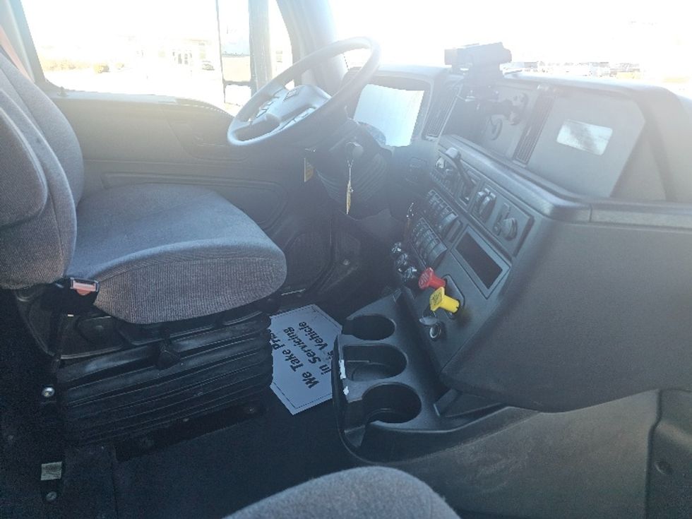 Sleeper Tractor-Heavy Duty Tractors-International-2023-LT625-Kansas City-MO-586,674\n\t\tmiles-$ 51,500 - Image 14