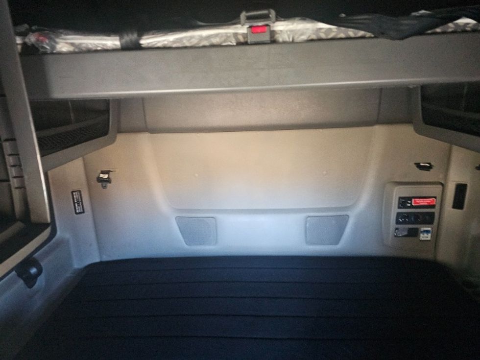 Sleeper Tractor-Heavy Duty Tractors-International-2023-LT625-Kansas City-MO-586,674\n\t\tmiles-$ 51,500 - Image 15