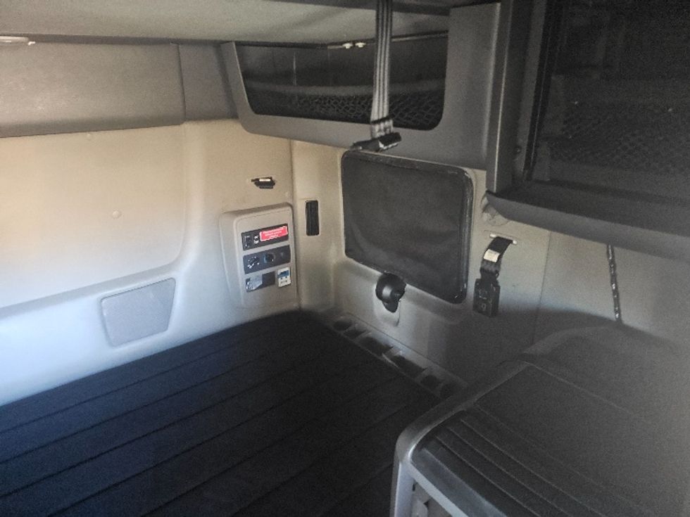 Sleeper Tractor-Heavy Duty Tractors-International-2023-LT625-Kansas City-MO-586,674\n\t\tmiles-$ 51,500 - Image 16