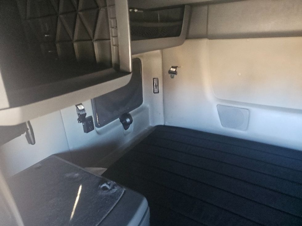 Sleeper Tractor-Heavy Duty Tractors-International-2023-LT625-Kansas City-MO-586,674\n\t\tmiles-$ 51,500 - Image 17