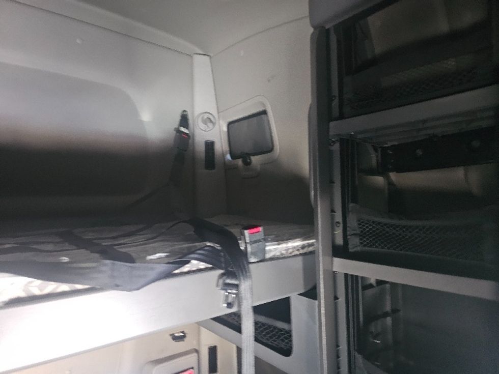 Sleeper Tractor-Heavy Duty Tractors-International-2023-LT625-Kansas City-MO-586,674\n\t\tmiles-$ 51,500 - Image 18