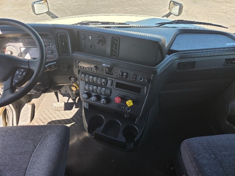 Sleeper Tractor-Heavy Duty Tractors-International-2023-LT625-Kansas City-MO-646,702\n\t\tmiles-$ 47,500 - Image 12