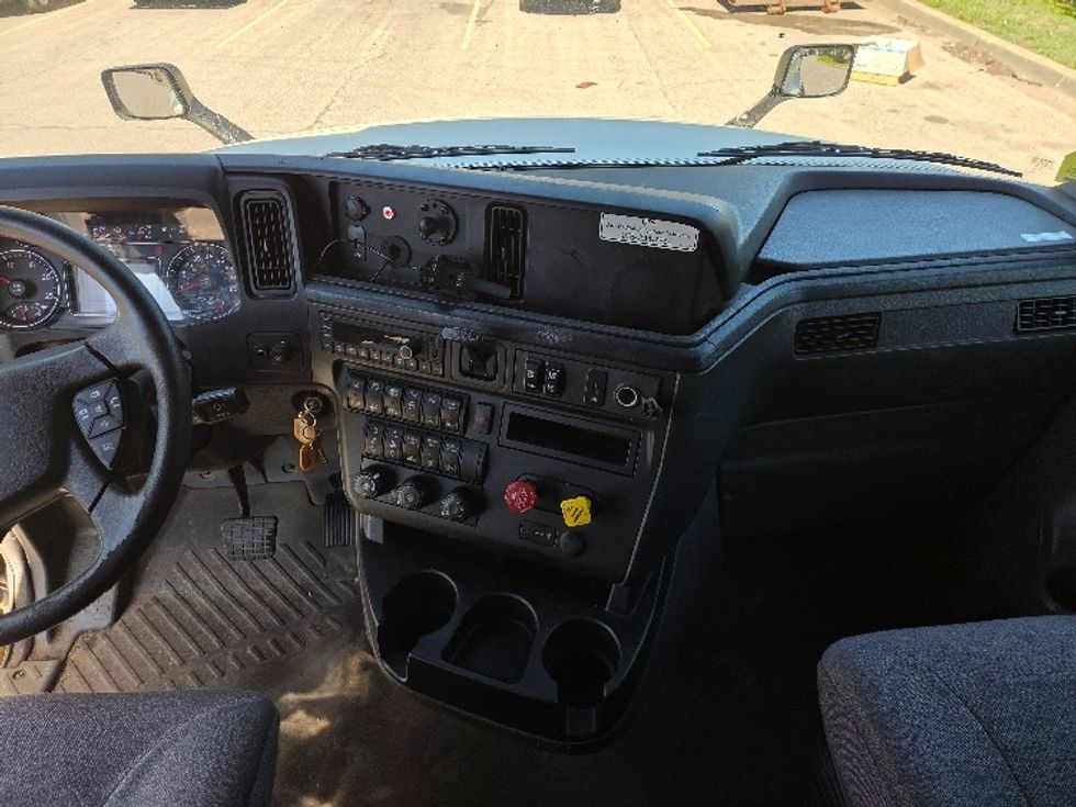 Sleeper Tractor-Heavy Duty Tractors-International-2023-LT625-Kansas City-MO-659,685\n\t\tmiles-$ 49,250 - Image 12