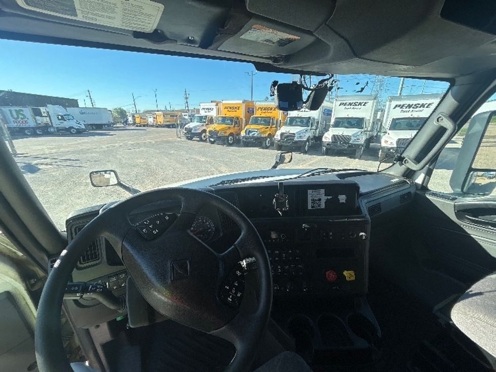 Sleeper Tractor-Heavy Duty Tractors-International-2023-LT625-Katy-TX-506,302\n\t\tmiles-$ 59,500 - Image 11