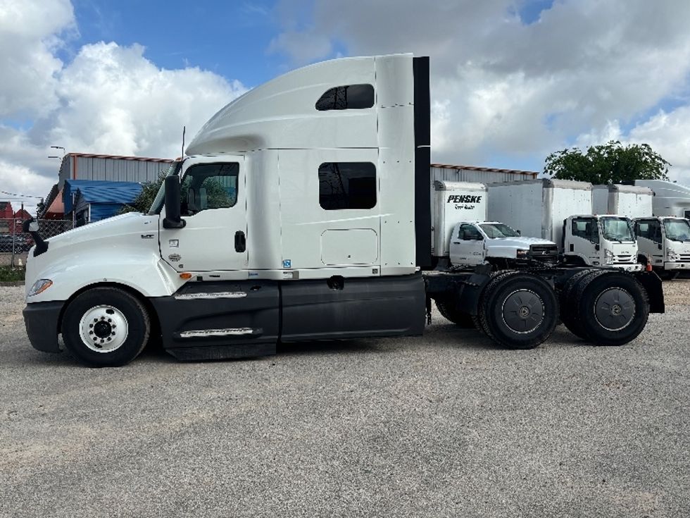 Sleeper Tractor-Heavy Duty Tractors-International-2023-LT625-Katy-TX-506,302\n\t\tmiles-$ 59,500 - Image 4