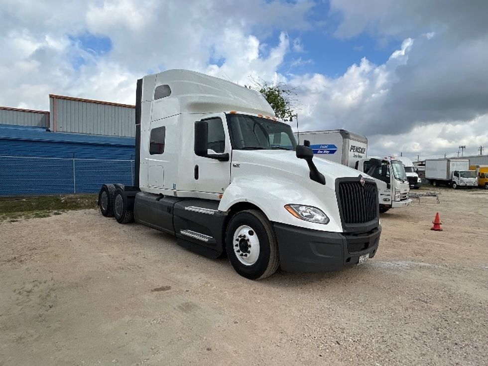 Sleeper Tractor-Heavy Duty Tractors-International-2023-LT625-Katy-TX-537,462\n\t\tmiles-$ 56,250 - Image 1