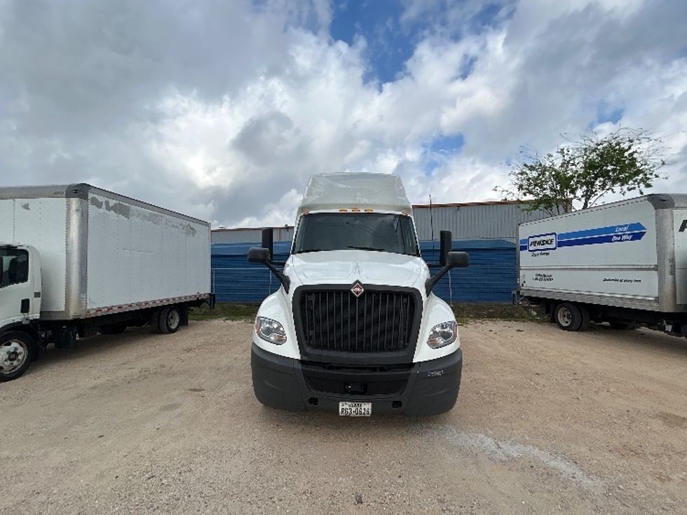 Sleeper Tractor-Heavy Duty Tractors-International-2023-LT625-Katy-TX-537,462\n\t\tmiles-$ 56,250 - Image 2