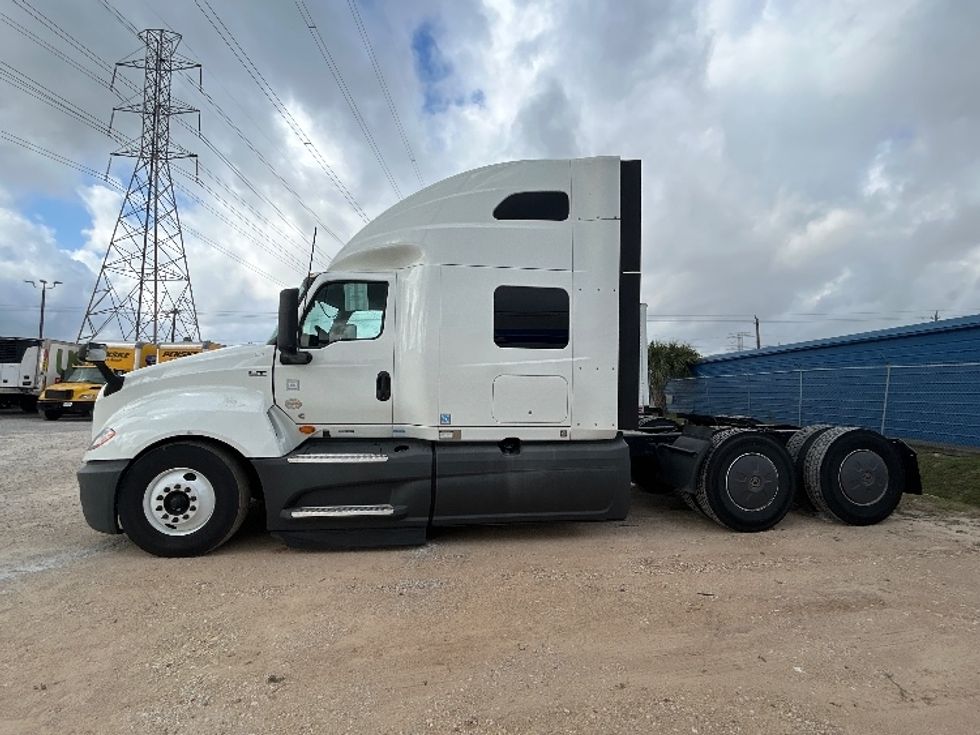 Sleeper Tractor-Heavy Duty Tractors-International-2023-LT625-Katy-TX-537,462\n\t\tmiles-$ 56,250 - Image 4