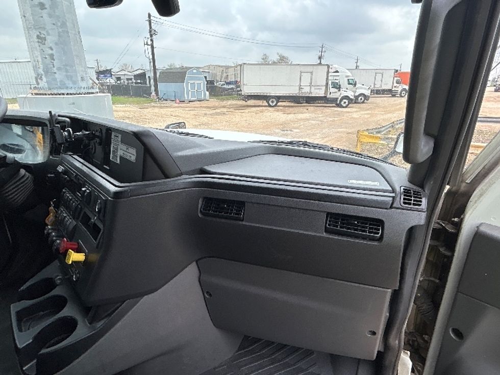 Sleeper Tractor-Heavy Duty Tractors-International-2023-LT625-Katy-TX-593,884\n\t\tmiles-$ 49,500 - Image 13