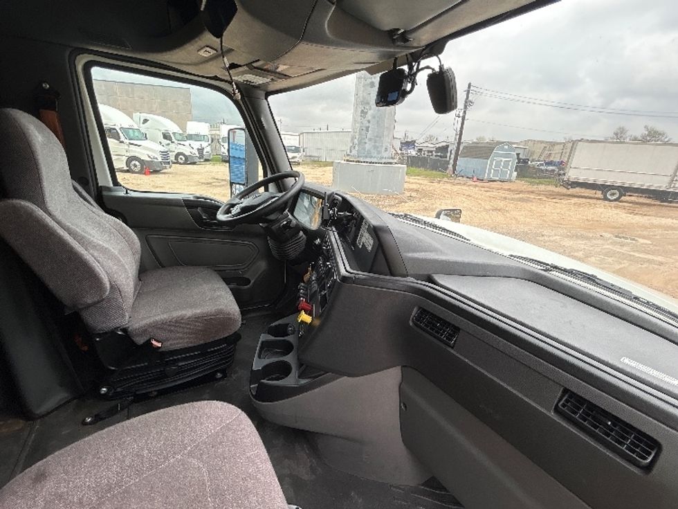 Sleeper Tractor-Heavy Duty Tractors-International-2023-LT625-Katy-TX-593,884\n\t\tmiles-$ 49,500 - Image 14