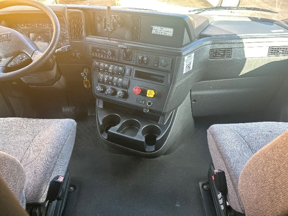 Sleeper Tractor-Heavy Duty Tractors-International-2023-LT625-Katy-TX-608,511\n\t\tmiles-$ 48,000 - Image 12