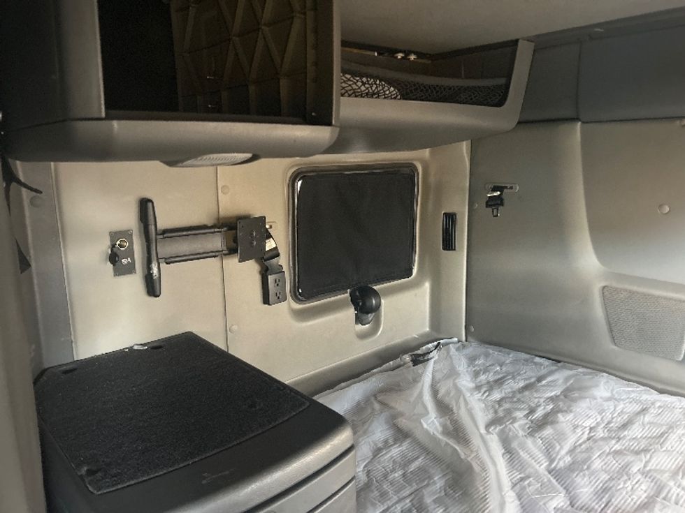 Sleeper Tractor-Heavy Duty Tractors-International-2023-LT625-Katy-TX-608,511\n\t\tmiles-$ 48,000 - Image 18