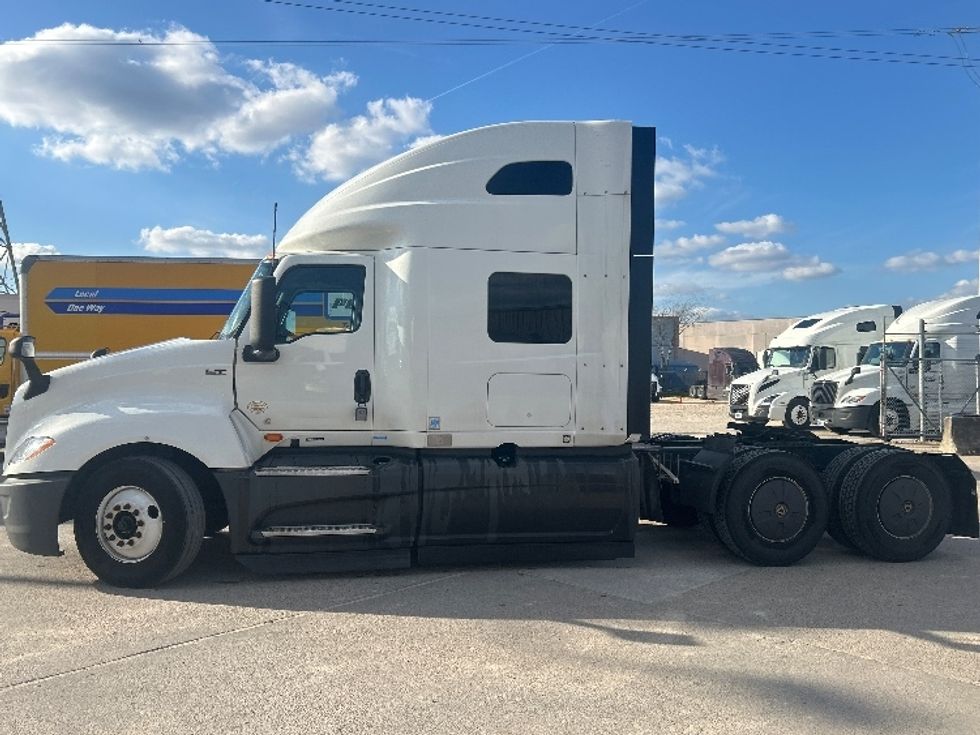 Sleeper Tractor-Heavy Duty Tractors-International-2023-LT625-Katy-TX-608,511\n\t\tmiles-$ 48,000 - Image 4