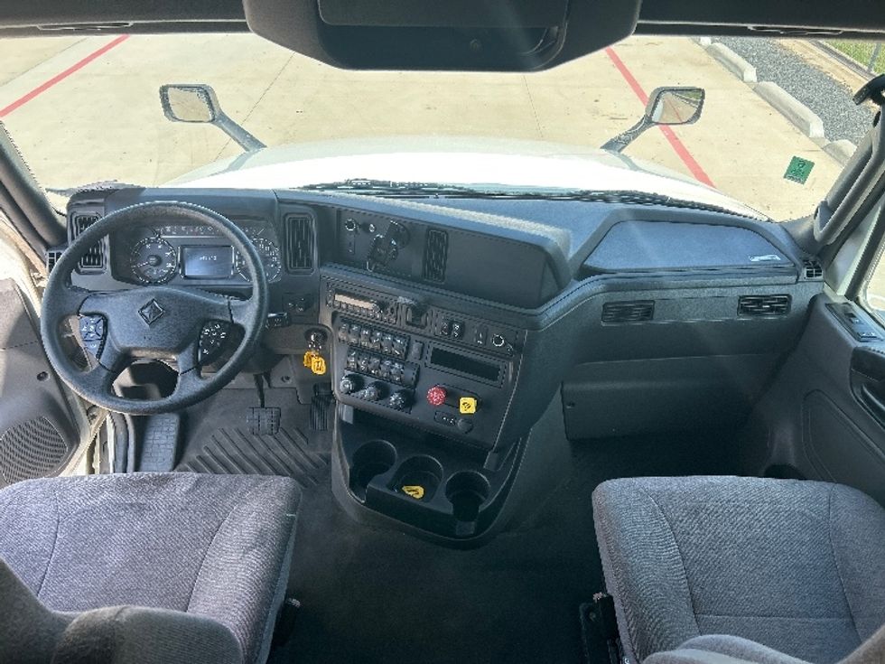 Sleeper Tractor-Heavy Duty Tractors-International-2023-LT625-Katy-TX-649,167\n\t\tmiles-$ 52,500 - Image 12