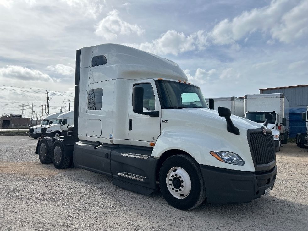 Sleeper Tractor-Heavy Duty Tractors-International-2023-LT625-Katy-TX-720,567\n\t\tmiles-$ 36,500 - Image 1