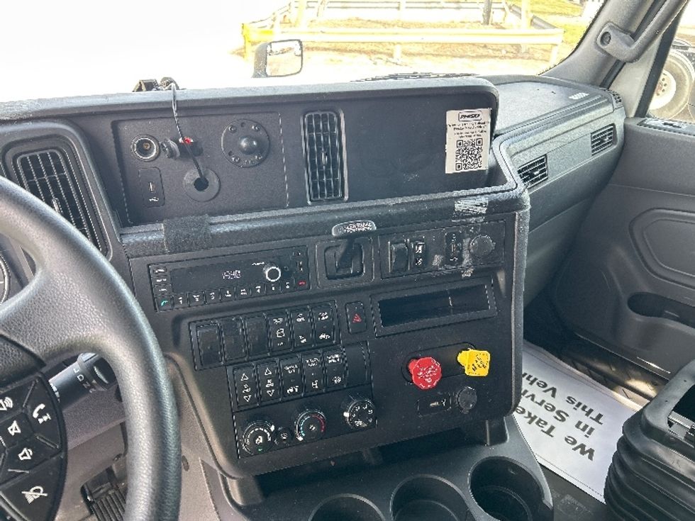 Sleeper Tractor-Heavy Duty Tractors-International-2023-LT625-Katy-TX-720,567\n\t\tmiles-$ 36,500 - Image 12