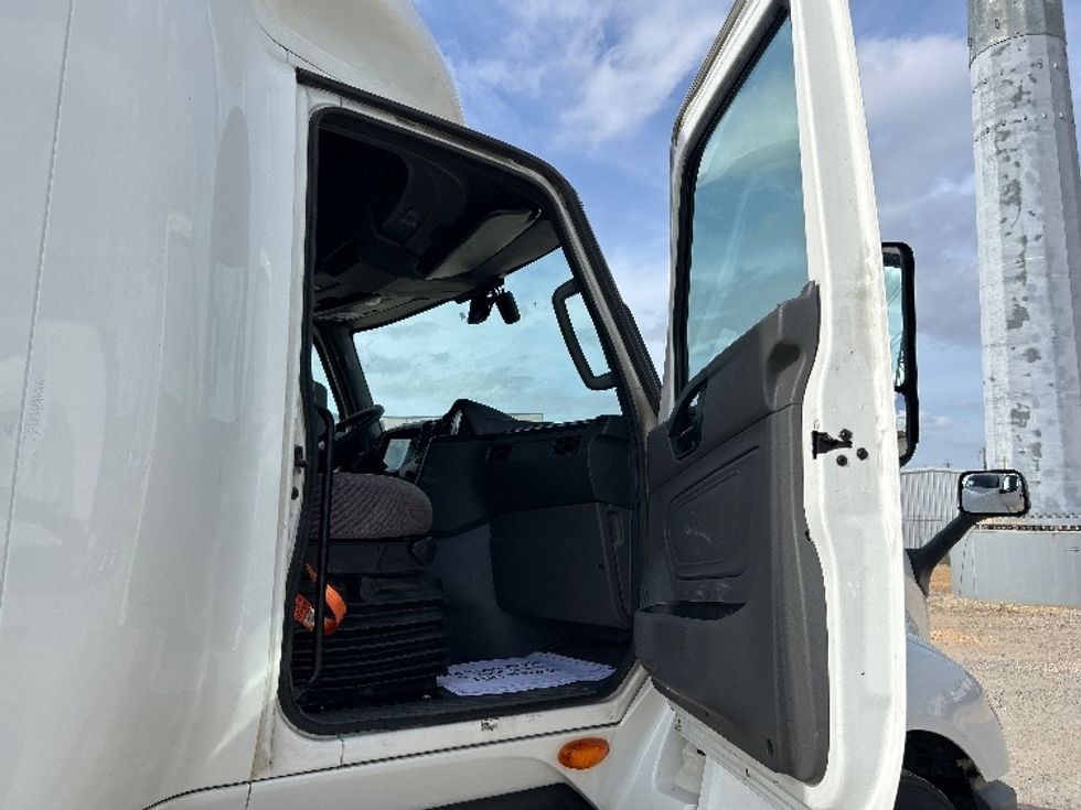 Sleeper Tractor-Heavy Duty Tractors-International-2023-LT625-Katy-TX-720,567\n\t\tmiles-$ 36,500 - Image 13