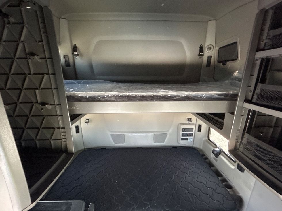 Sleeper Tractor-Heavy Duty Tractors-International-2023-LT625-Katy-TX-721,097\n\t\tmiles-$ 36,500 - Image 19