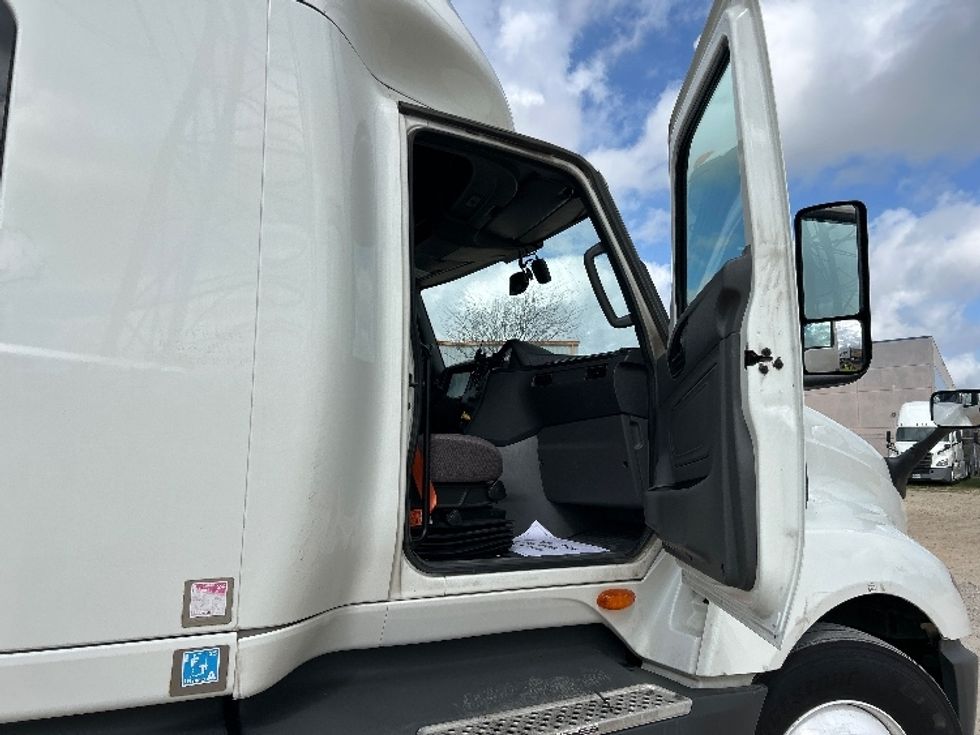 Sleeper Tractor-Heavy Duty Tractors-International-2023-LT625-Katy-TX-758,568\n\t\tmiles-$ 34,000 - Image 13