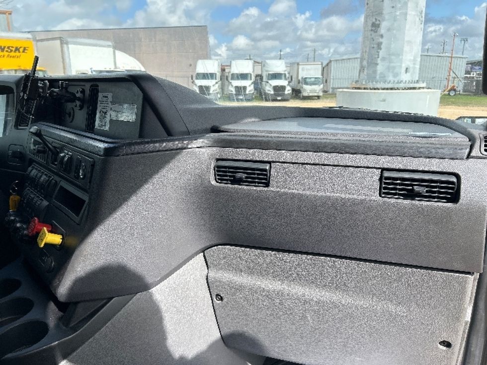 Sleeper Tractor-Heavy Duty Tractors-International-2023-LT625-Katy-TX-758,568\n\t\tmiles-$ 34,000 - Image 14