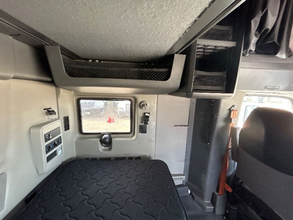 Sleeper Tractor-Heavy Duty Tractors-International-2023-LT625-Katy-TX-758,568\n\t\tmiles-$ 34,000 - Image 19